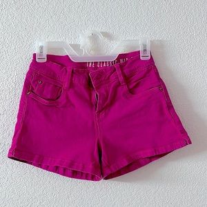 The classic mid rise short